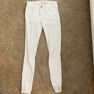 Levi’s white skinny jeans